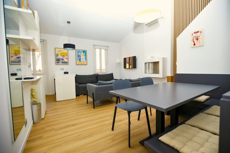 Living room, Dining area