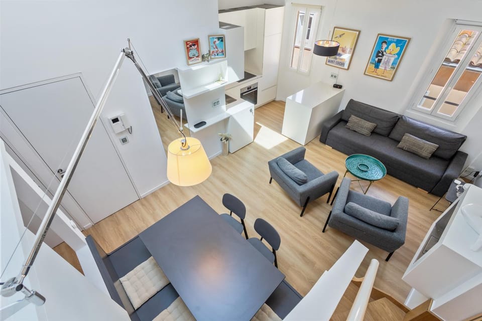 TV and multimedia, Kitchen or kitchenette, Living room, Seating area, Dining area