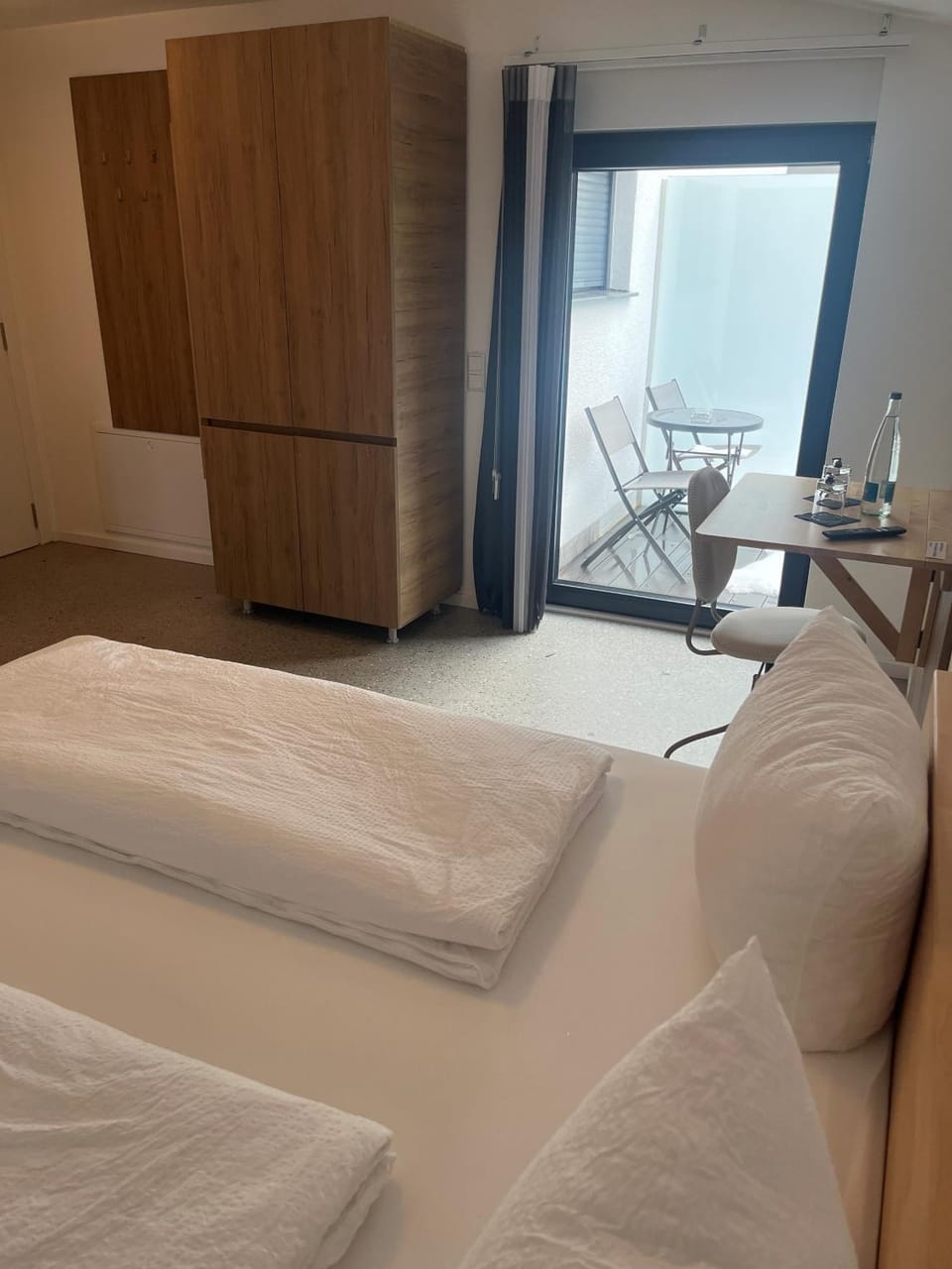 Bed, Photo of the whole room, Seating area, Bedroom