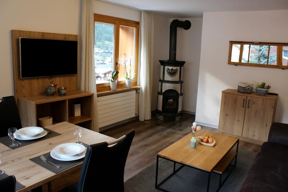 Library, TV and multimedia, Living room