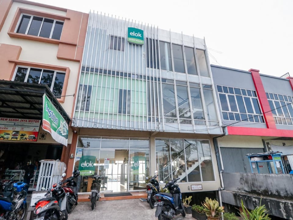 Property building, Facade/entrance, Area and facilities