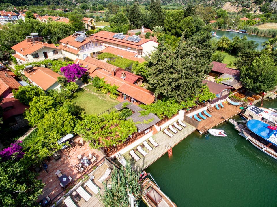 Bird's eye view, On site, Location