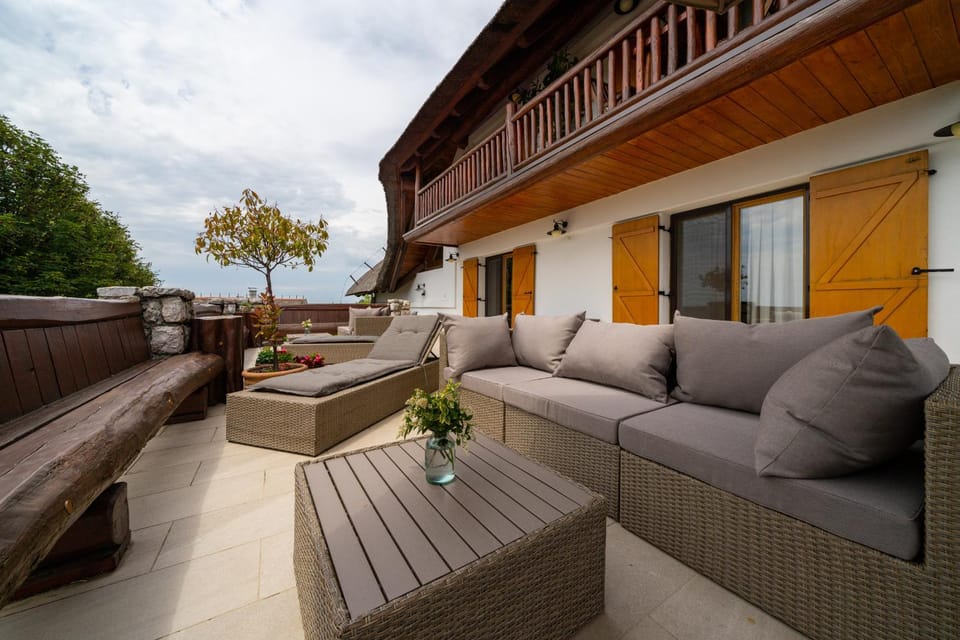 Patio, Balcony/Terrace, Seating area