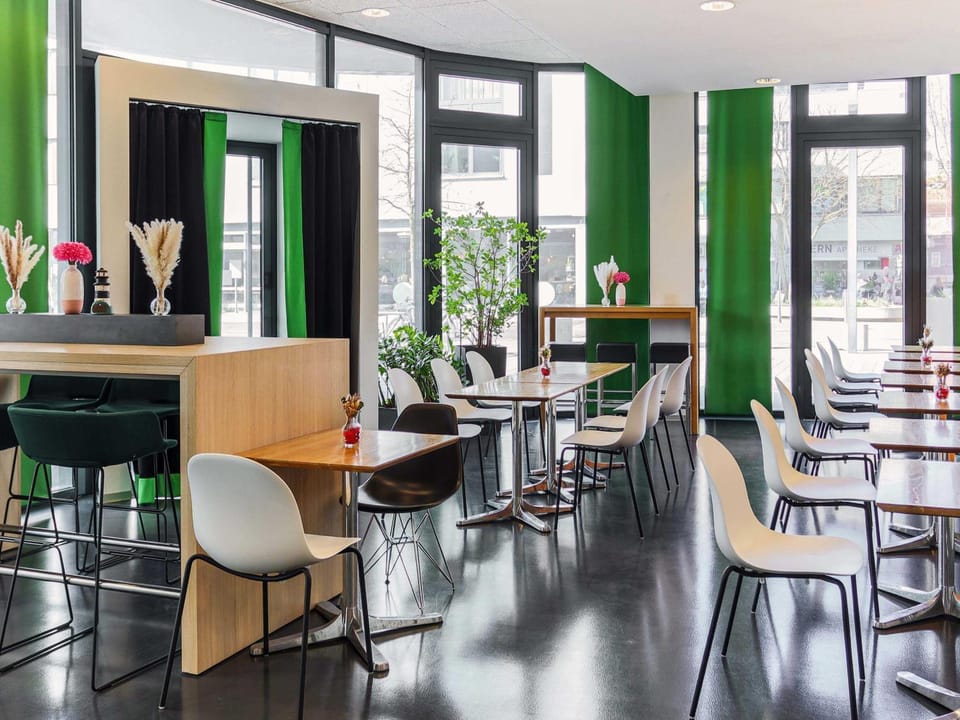 Lounge or bar, Breakfast