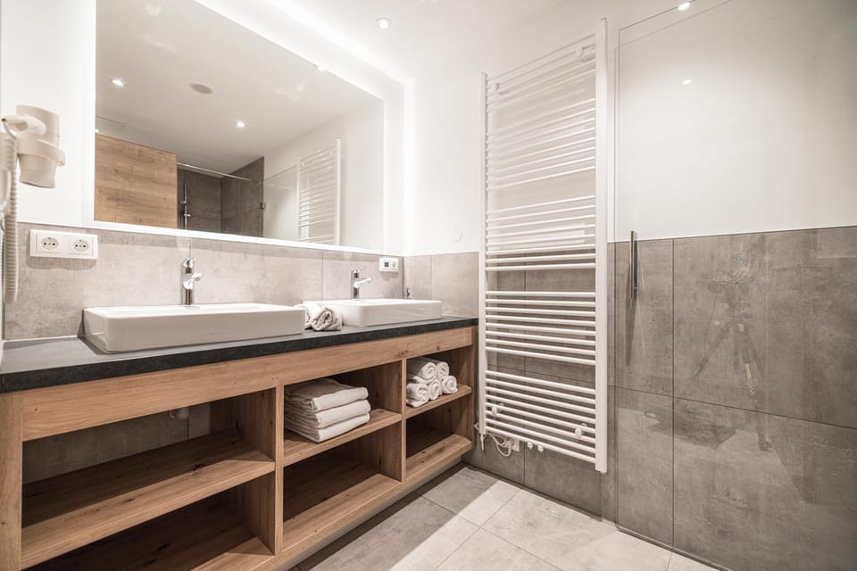 Shower, Bathroom, towels