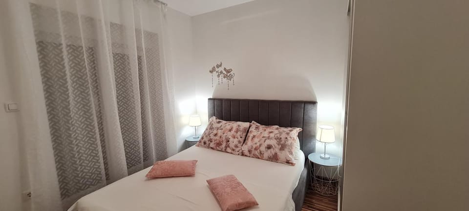Holiday apartments Stobrec Apartment in Šibenik-Knin County, Croatia
