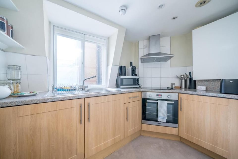 Regent Street & Piccadilly Circus - Stylish & Smart Soho Apartment - Perfect Location - Stairs Access Only - Over 25 Years In Age No Parties Apartment in City of Westminster
