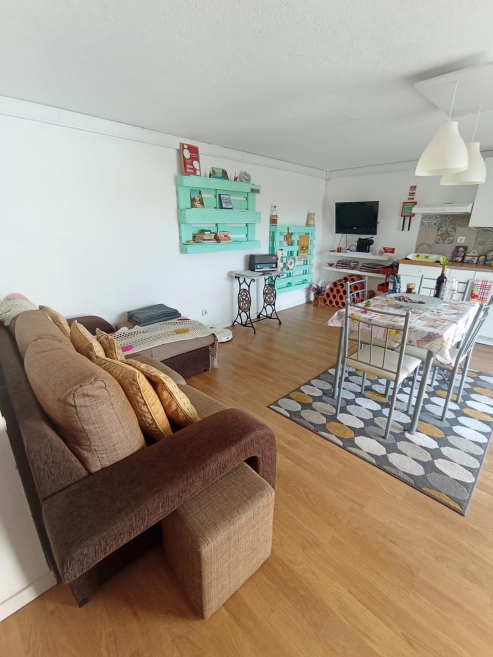 TV and multimedia, Kitchen or kitchenette, Living room, Dining area
