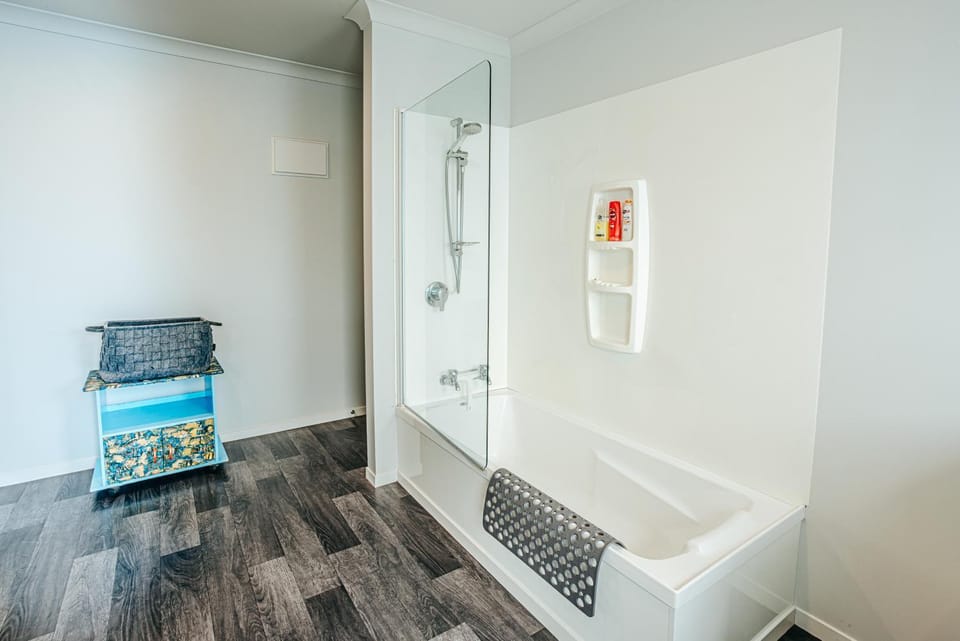 Shower, Bath