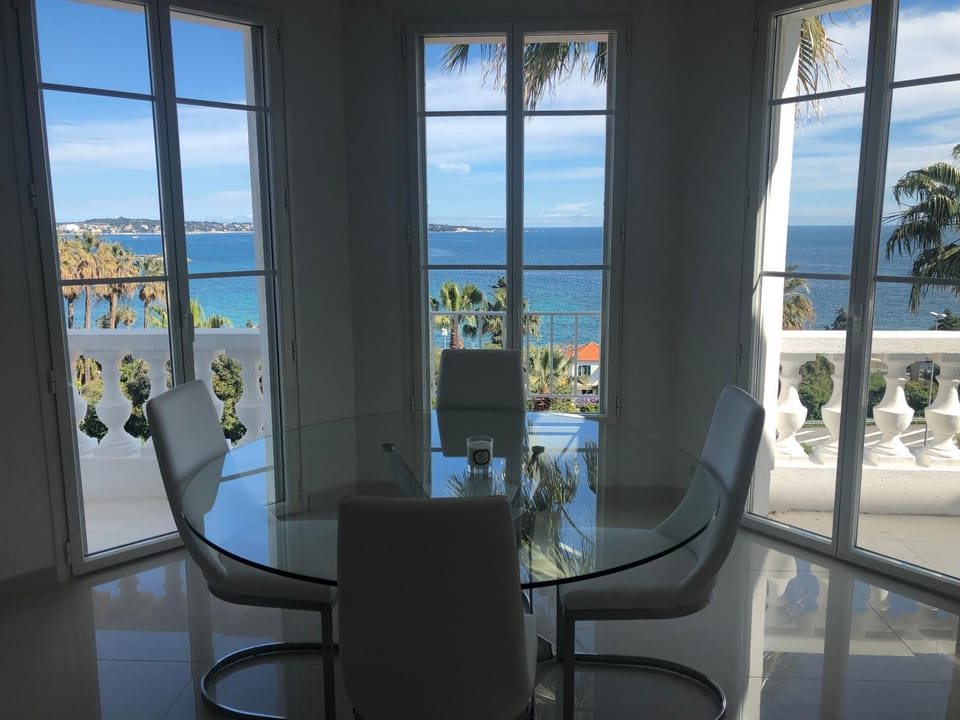 Magnifique Appartement Vue Mer Apartment in Antibes
