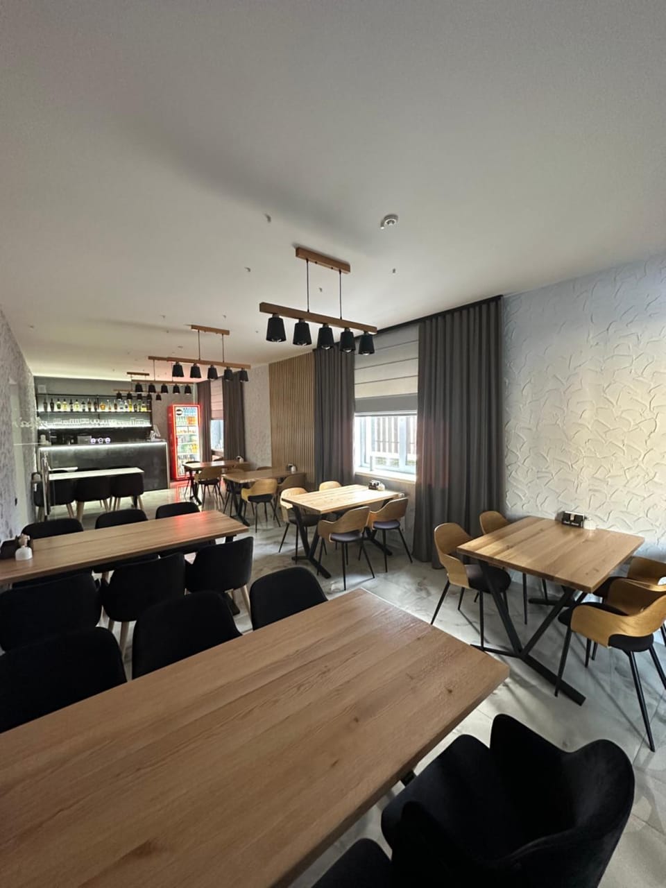 Restaurant/places to eat, Living room, Banquet/Function facilities, Seating area