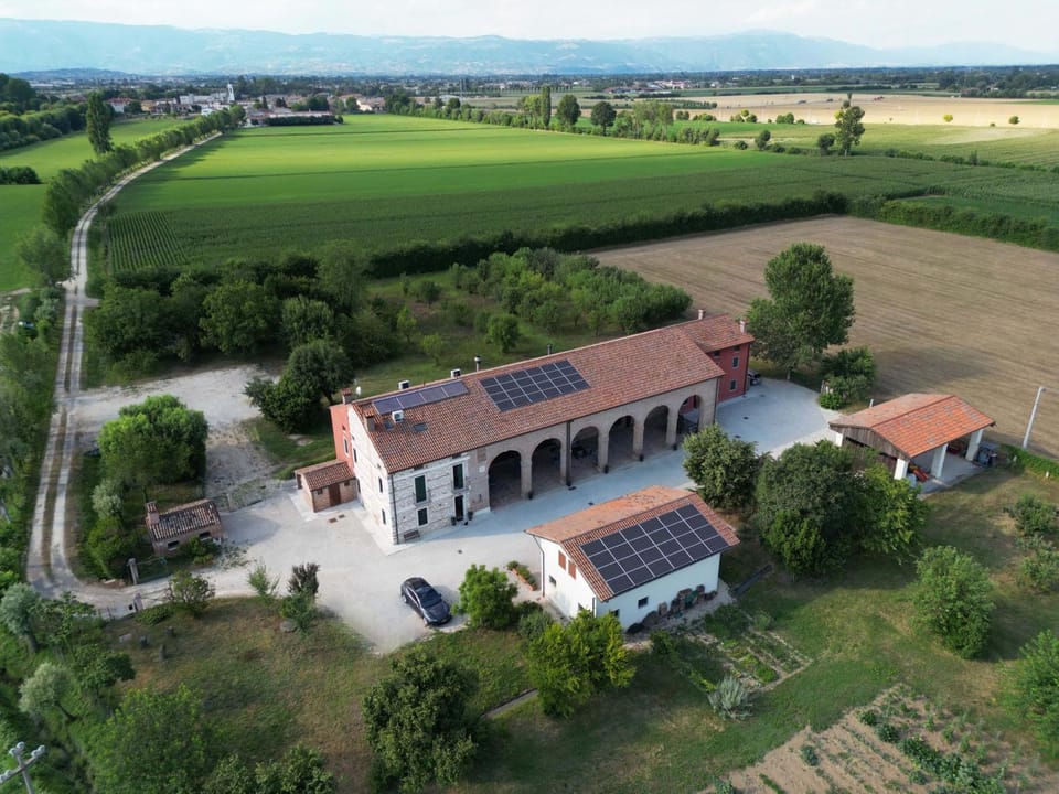 Property building, Patio, Restaurant/places to eat, Natural landscape, Bird's eye view, Parking