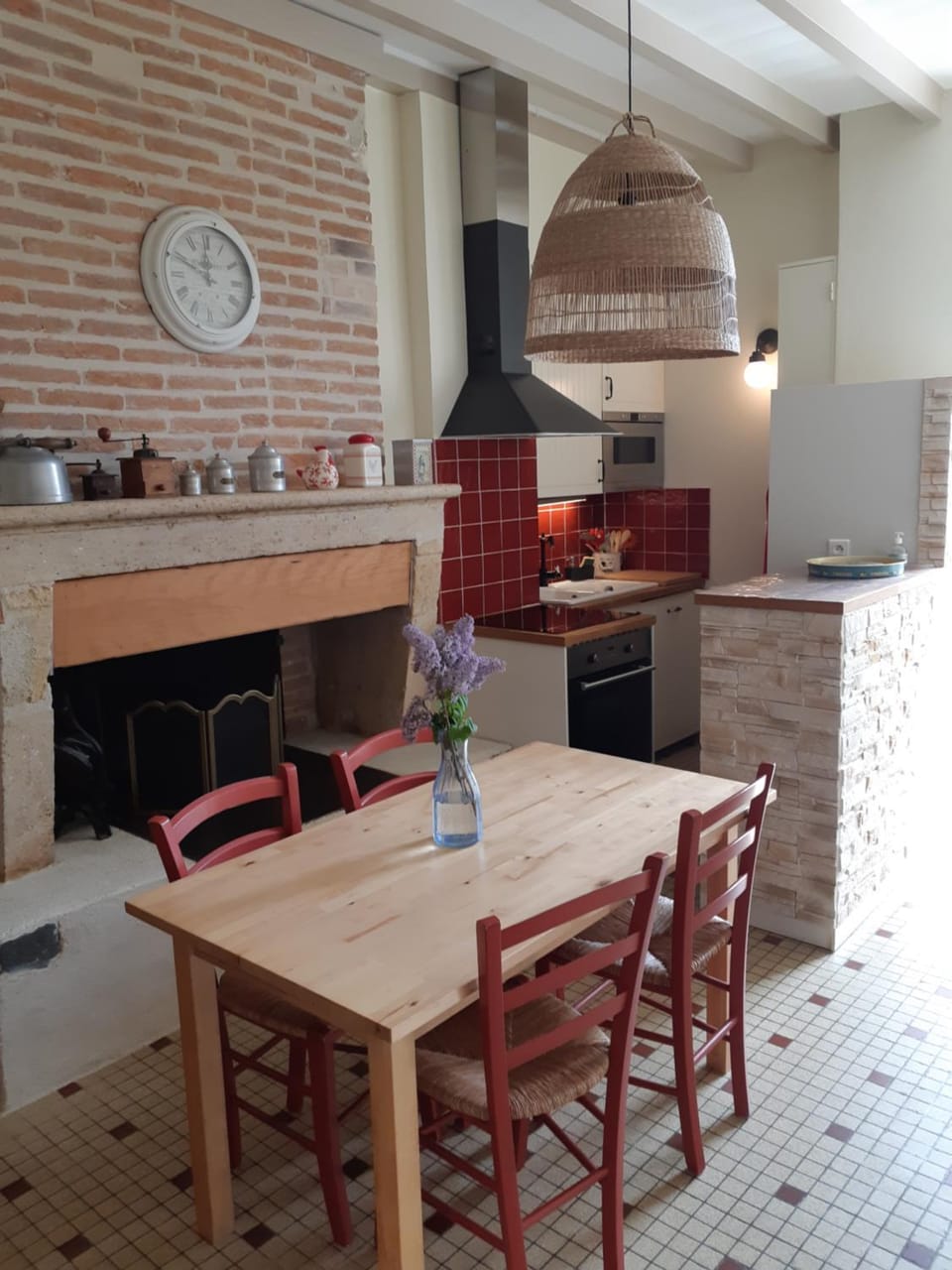 Dining area, minibar, pet friendly, stove