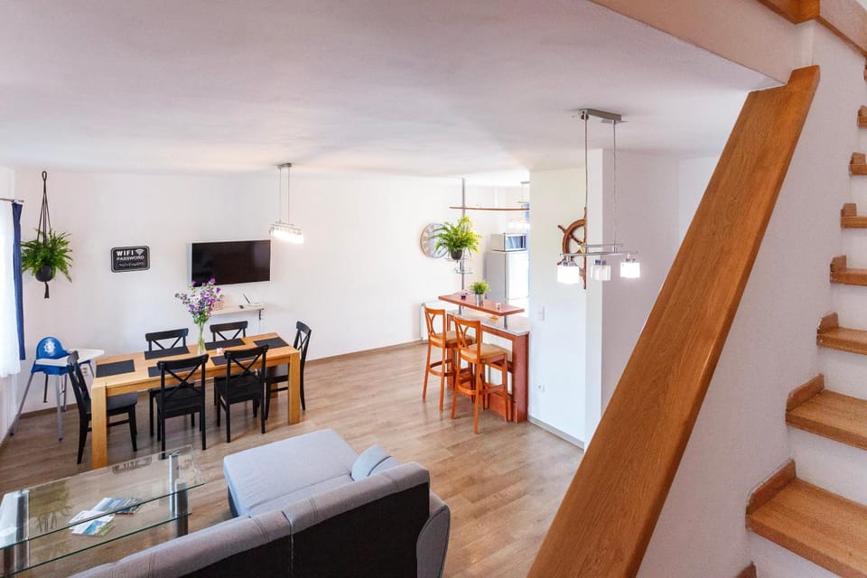Communal lounge/ TV room, Seating area, Dining area