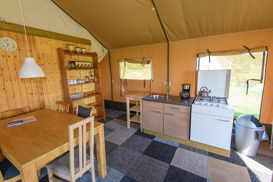 Boerderij Halfweg Luxury tent in Friesland, Netherlands