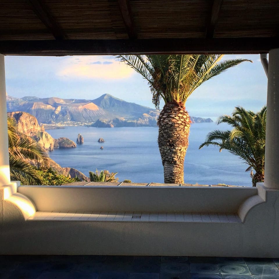 Nearby landmark, Day, Natural landscape, Balcony/Terrace, Balcony/Terrace, Living room, Seating area, Beach, Mountain view, Mountain view, Sea view, Sea view
