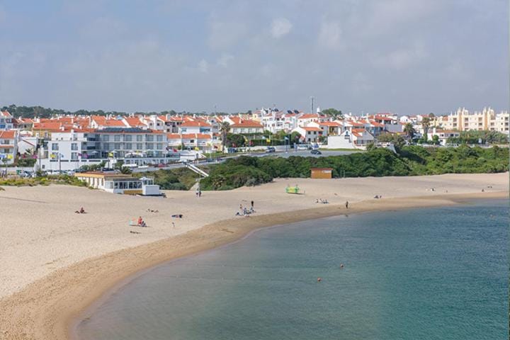 Property building, Natural landscape, View (from property/room), Beach, River view, Sea view, Street view