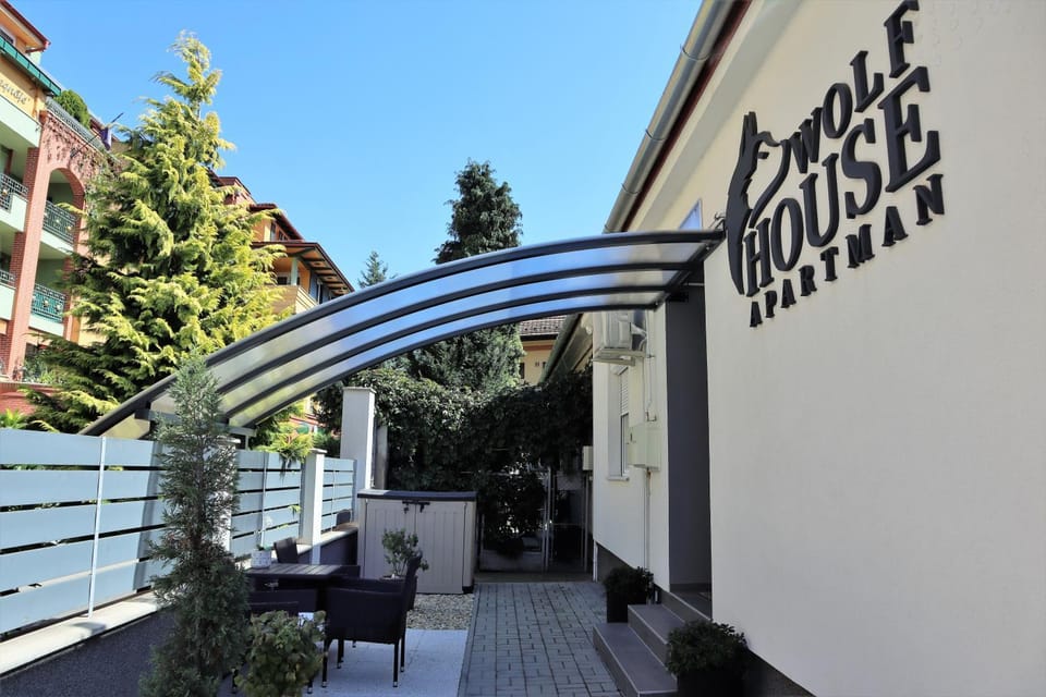 Wolf House Apartman Apartment in Hungary