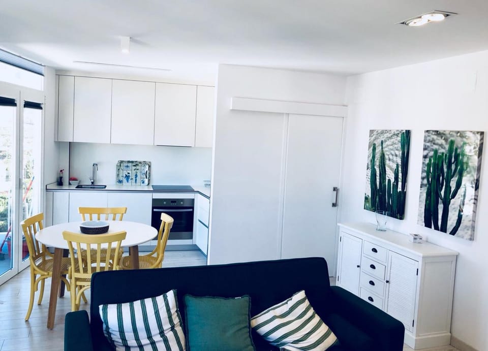 Kitchen or kitchenette, Living room, Dining area, pet friendly, stove
