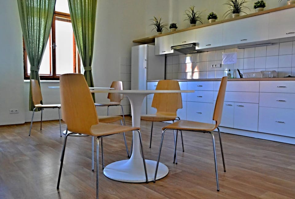 Seating area, Dining area, Communal kitchen