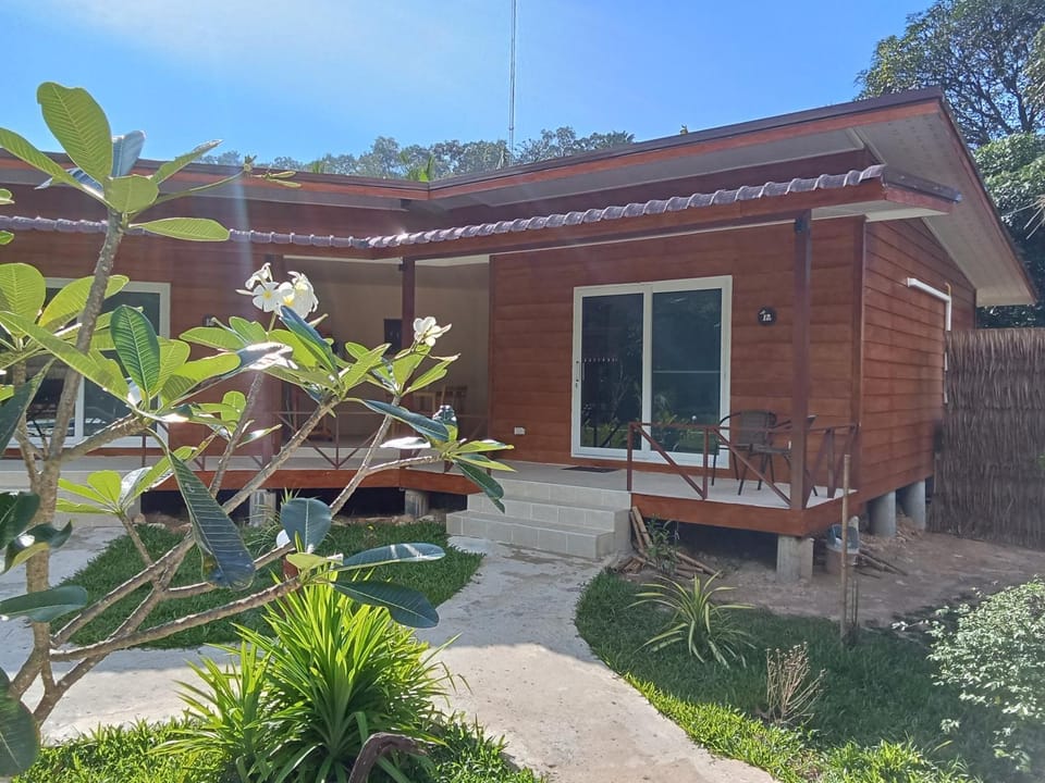 Jungle View Resort Hotel in Ko Chang