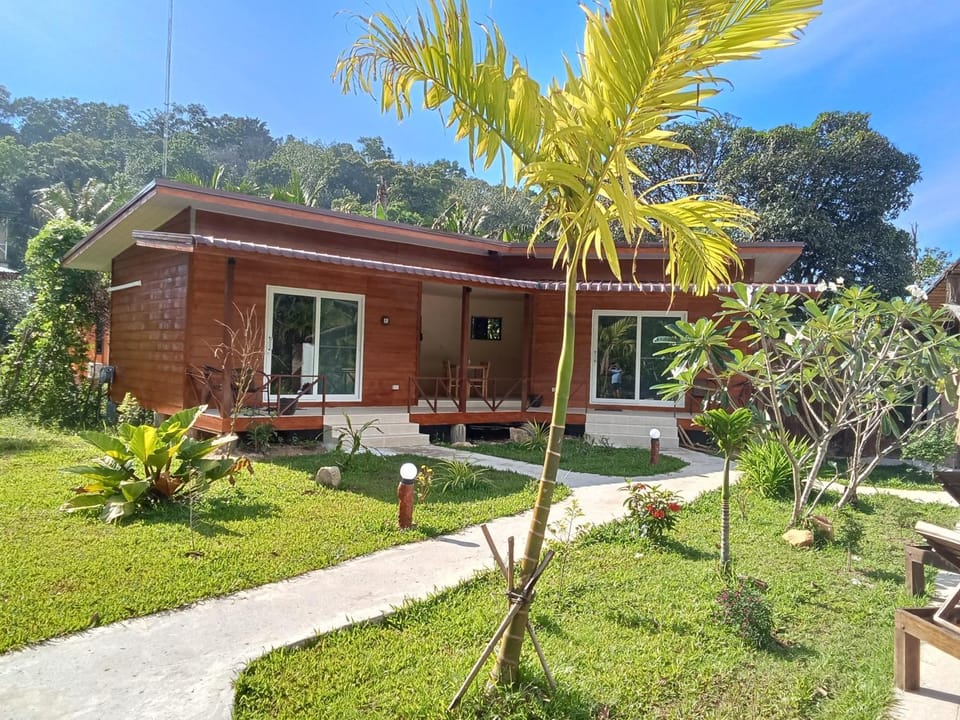 Jungle View Resort Hotel in Ko Chang