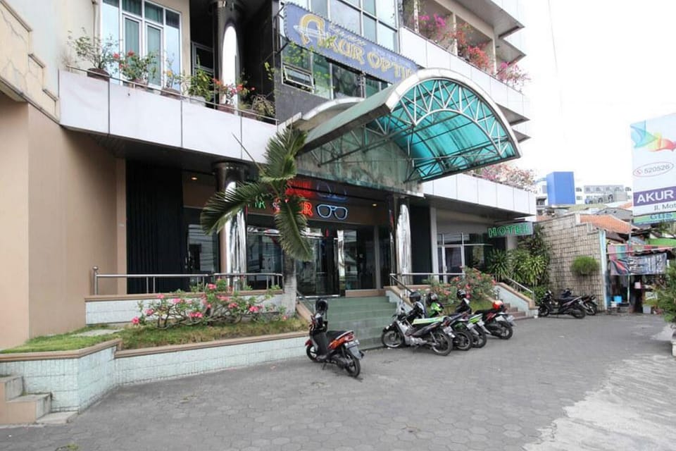 Facade/entrance