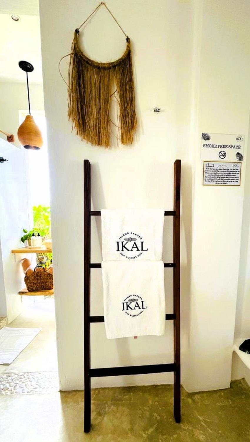 Bathroom, towels