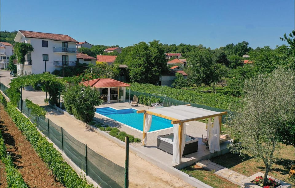Property building, Swimming pool