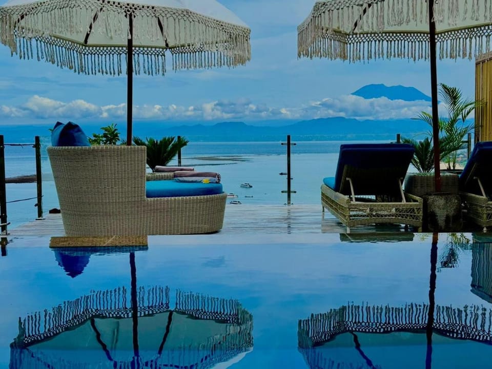 View (from property/room), Swimming pool, sunbed