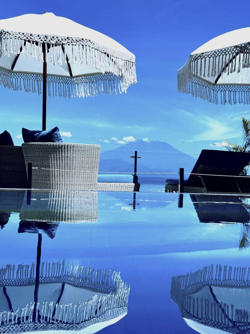 Swimming pool, sunbed