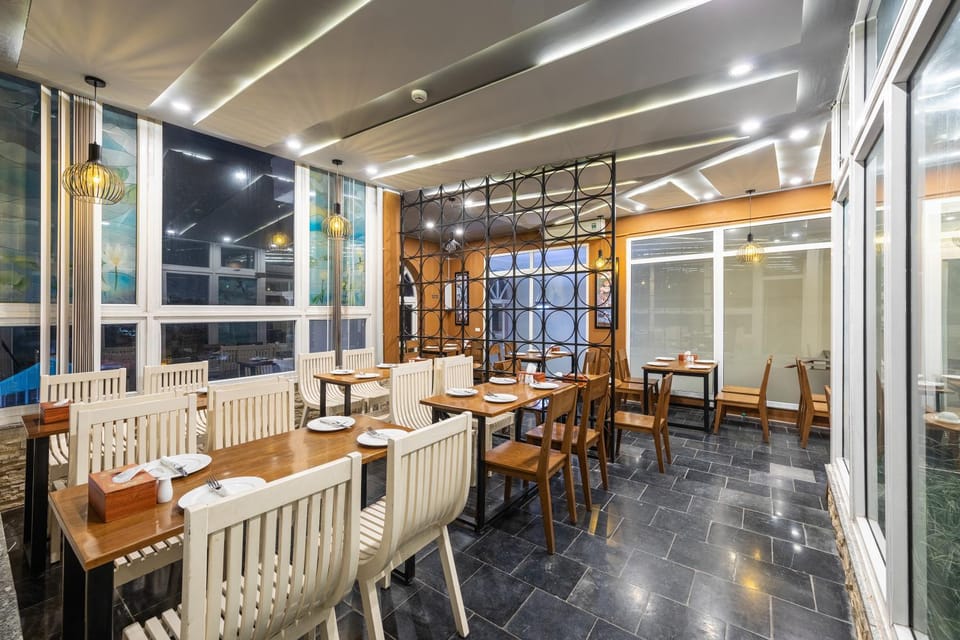 Restaurant/places to eat, Restaurant/places to eat