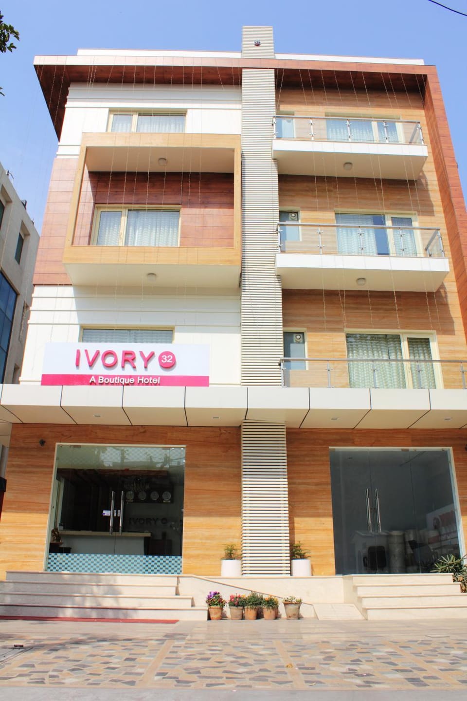 Property building, Facade/entrance, Off site, Property logo or sign, Bird's eye view, Logo/Certificate/Sign, On site, Location