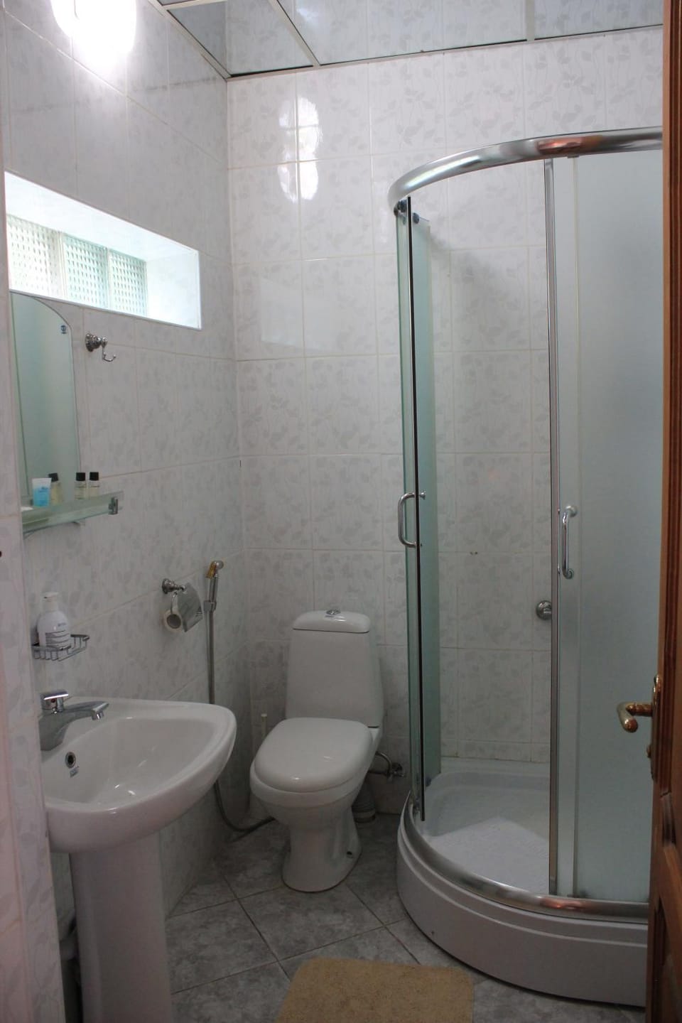 Shower, Toilet