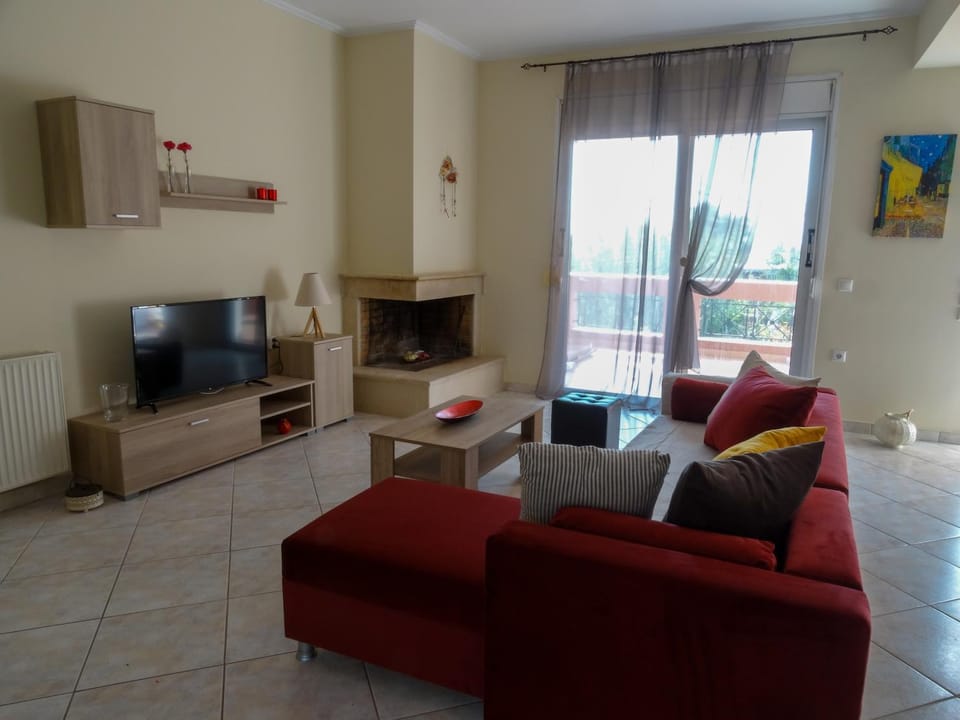 Property building, TV and multimedia, Living room, Seating area