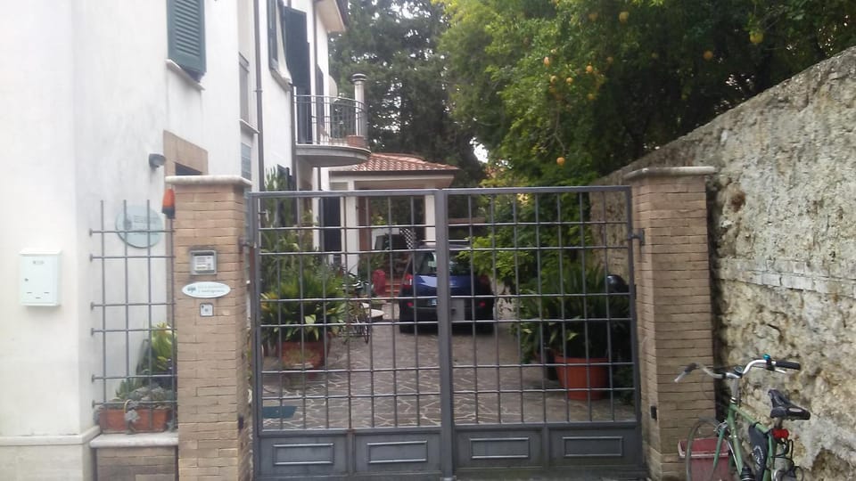 Property building, Facade/entrance