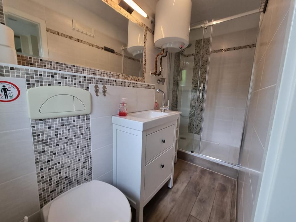 Shower, Bathroom