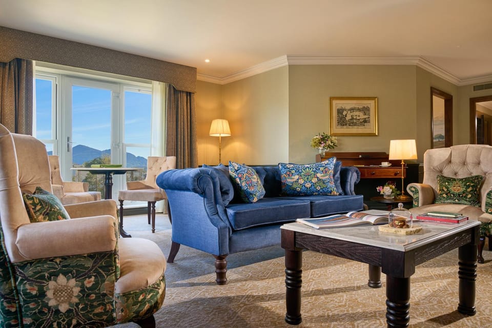 Living room, Seating area