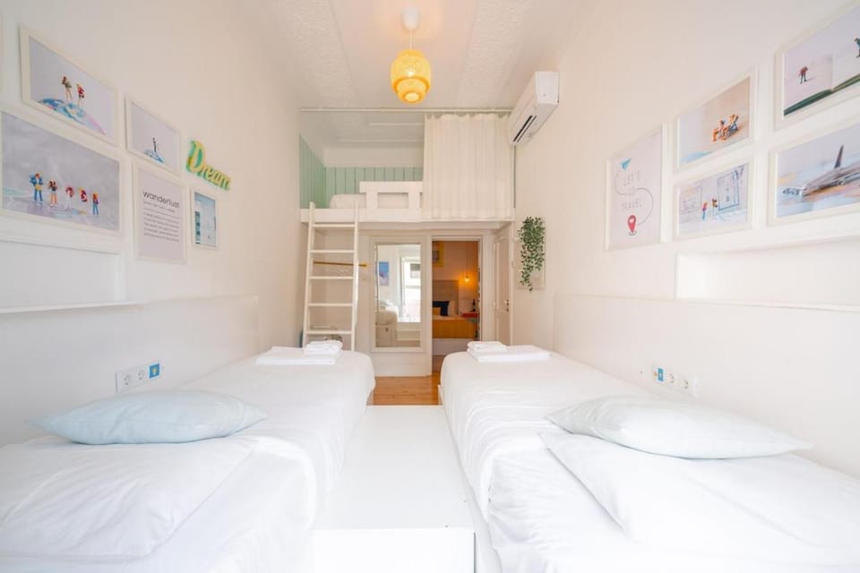 Wanderful Home - Travel Themed Apartment Apartment in Lisbon