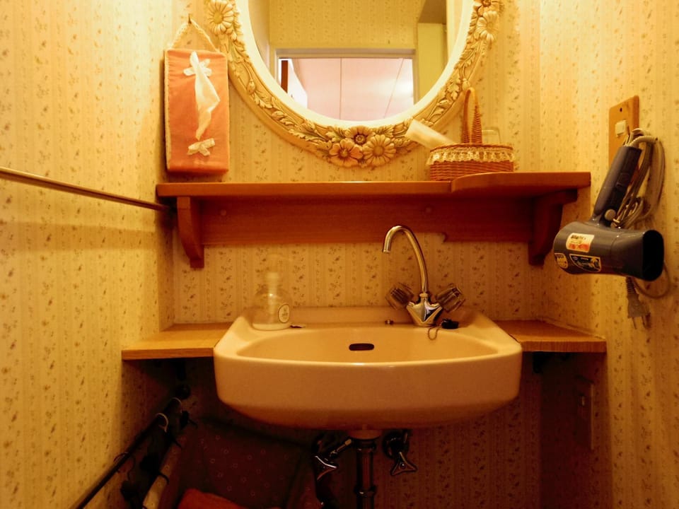 Toilet, Bathroom, TV and multimedia