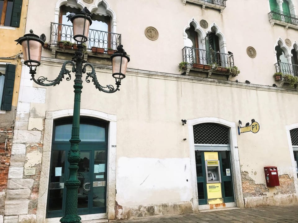 Facade/entrance