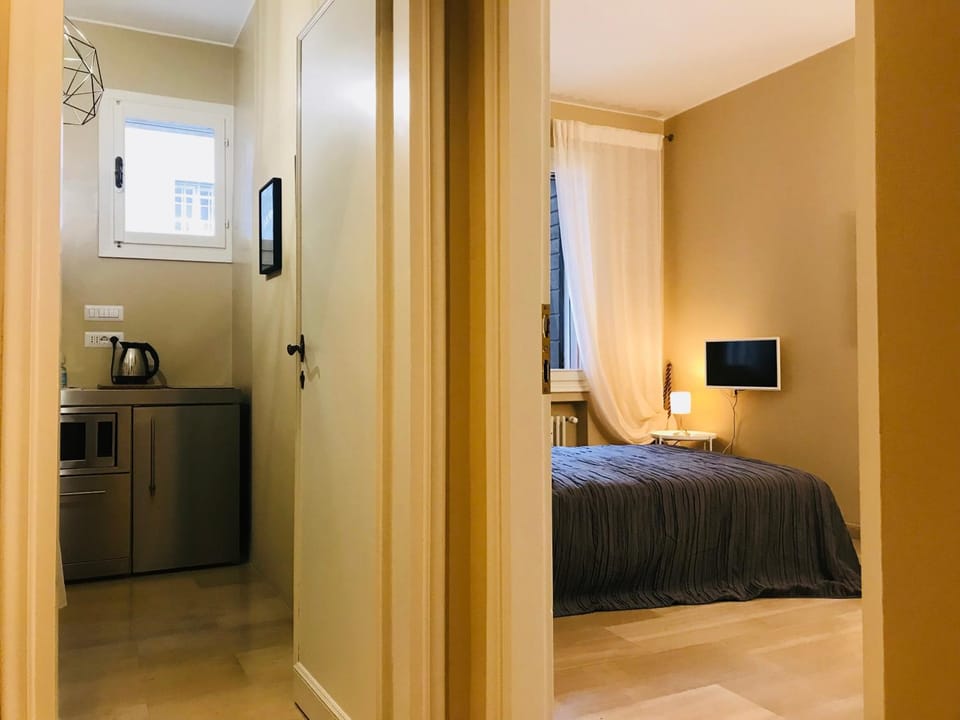 Kitchen or kitchenette, Dining area, Bedroom