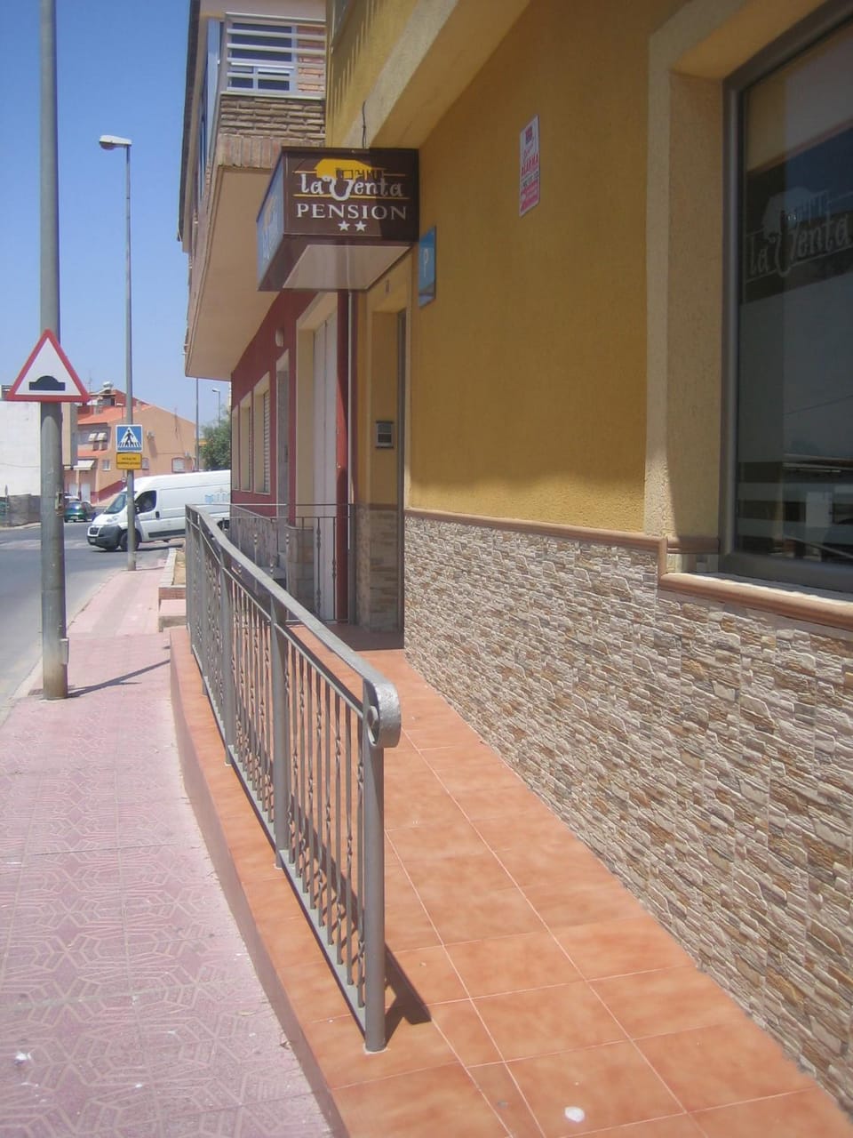 Facade/entrance