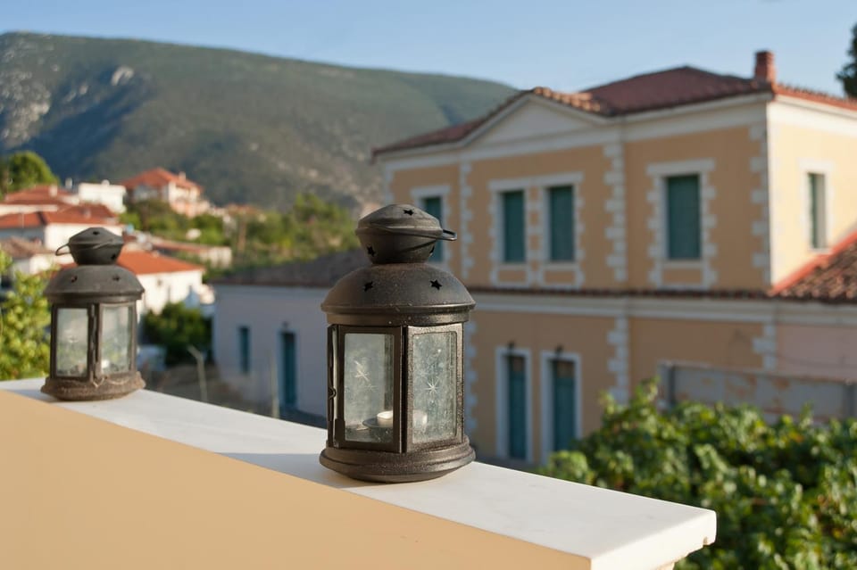 Balcony/Terrace, Decorative detail, Landmark view, Mountain view