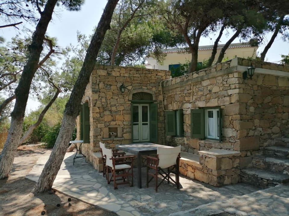 Property building, Patio, Dining area