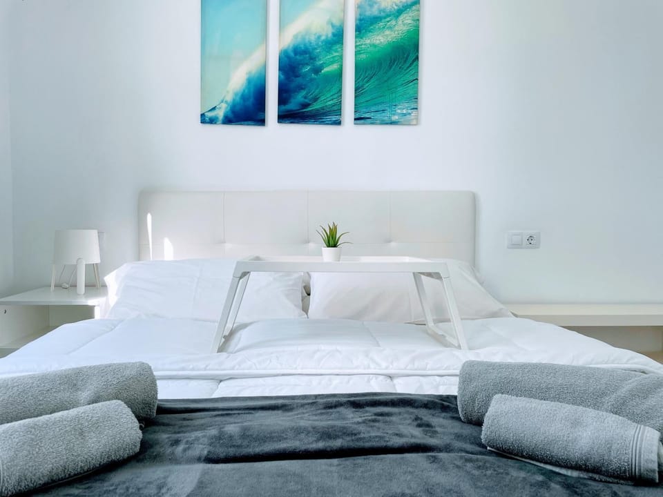 Bedroom, towels