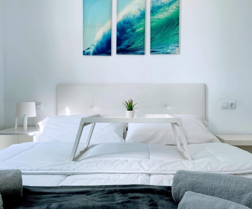 Bedroom, towels