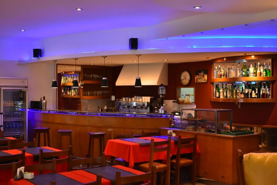 Bathroom, Lounge or bar, Breakfast, Buffet breakfast, Drinks, heating, air conditioner