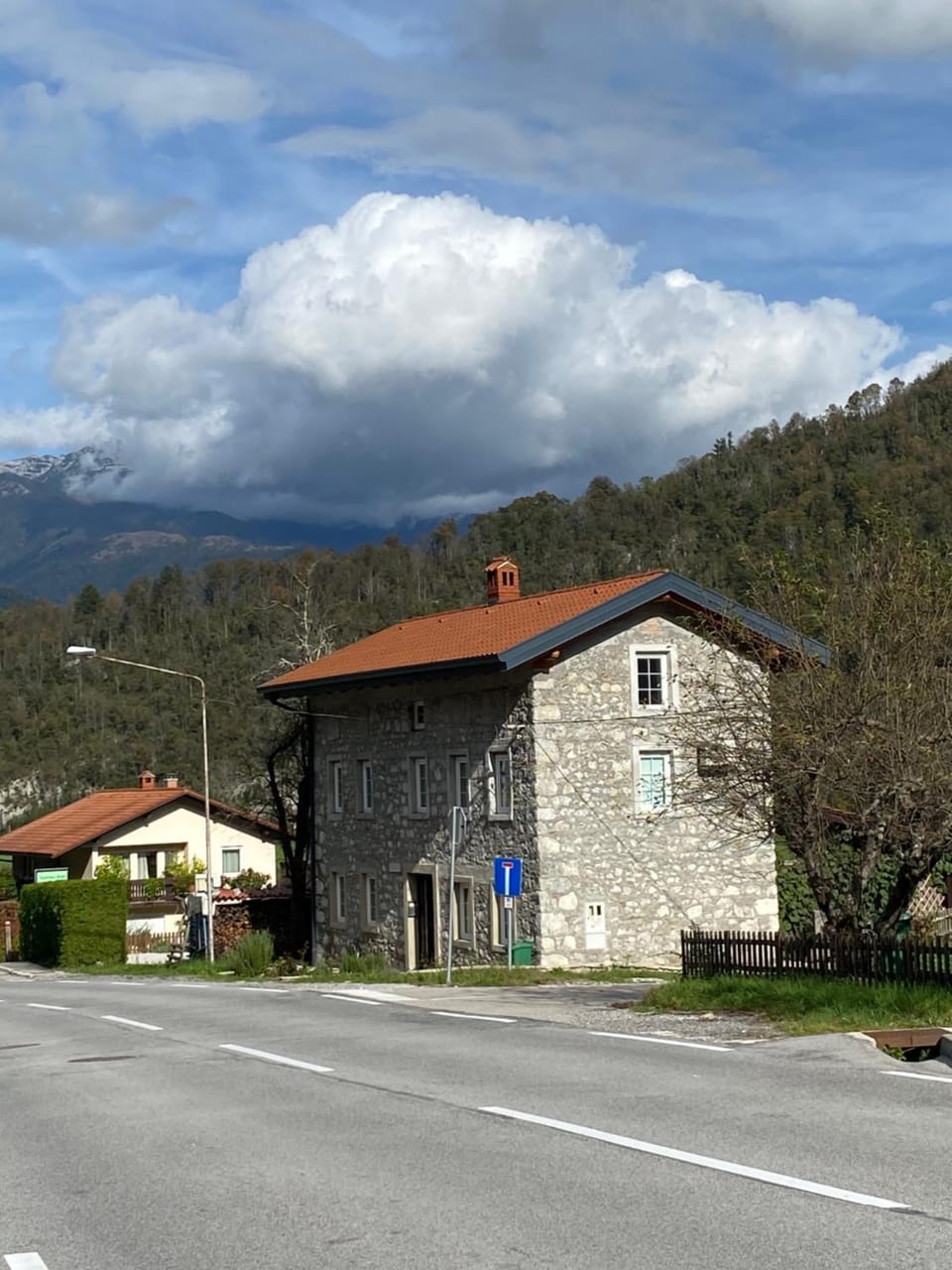 Property building, Day, Neighbourhood, Natural landscape, Mountain view