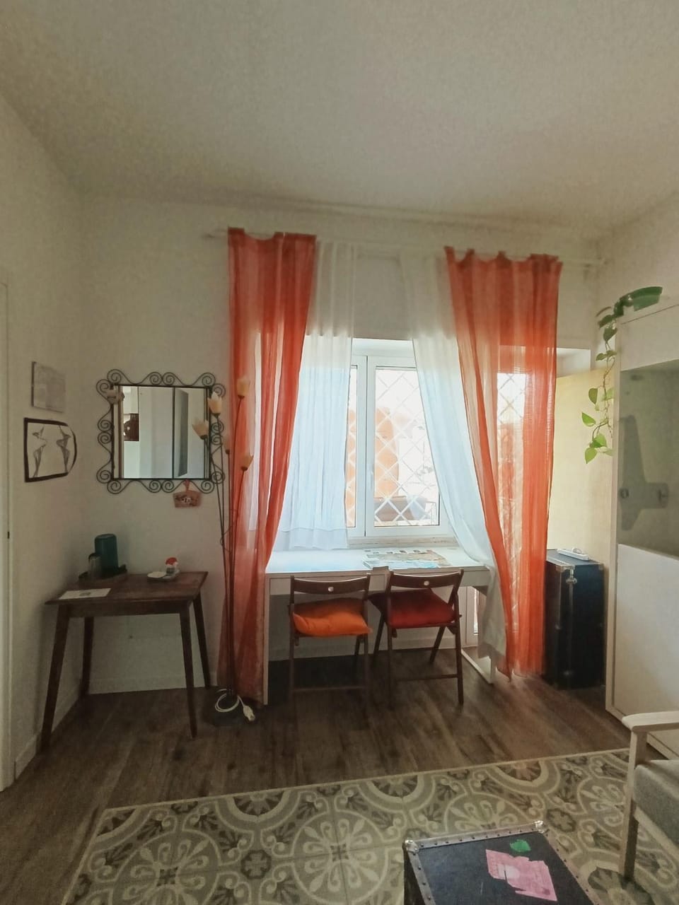 Day, Bedroom